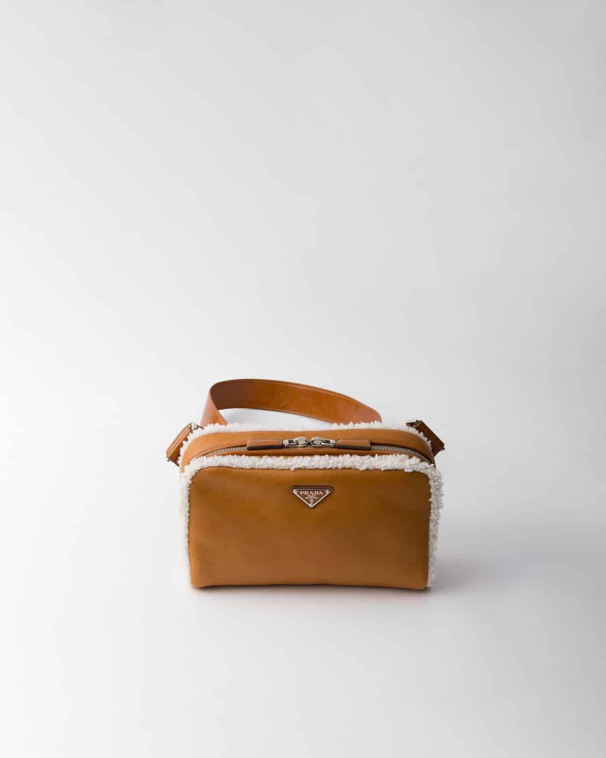 Sac à bandoulière peau mouton cognac naturel Prada-influensse