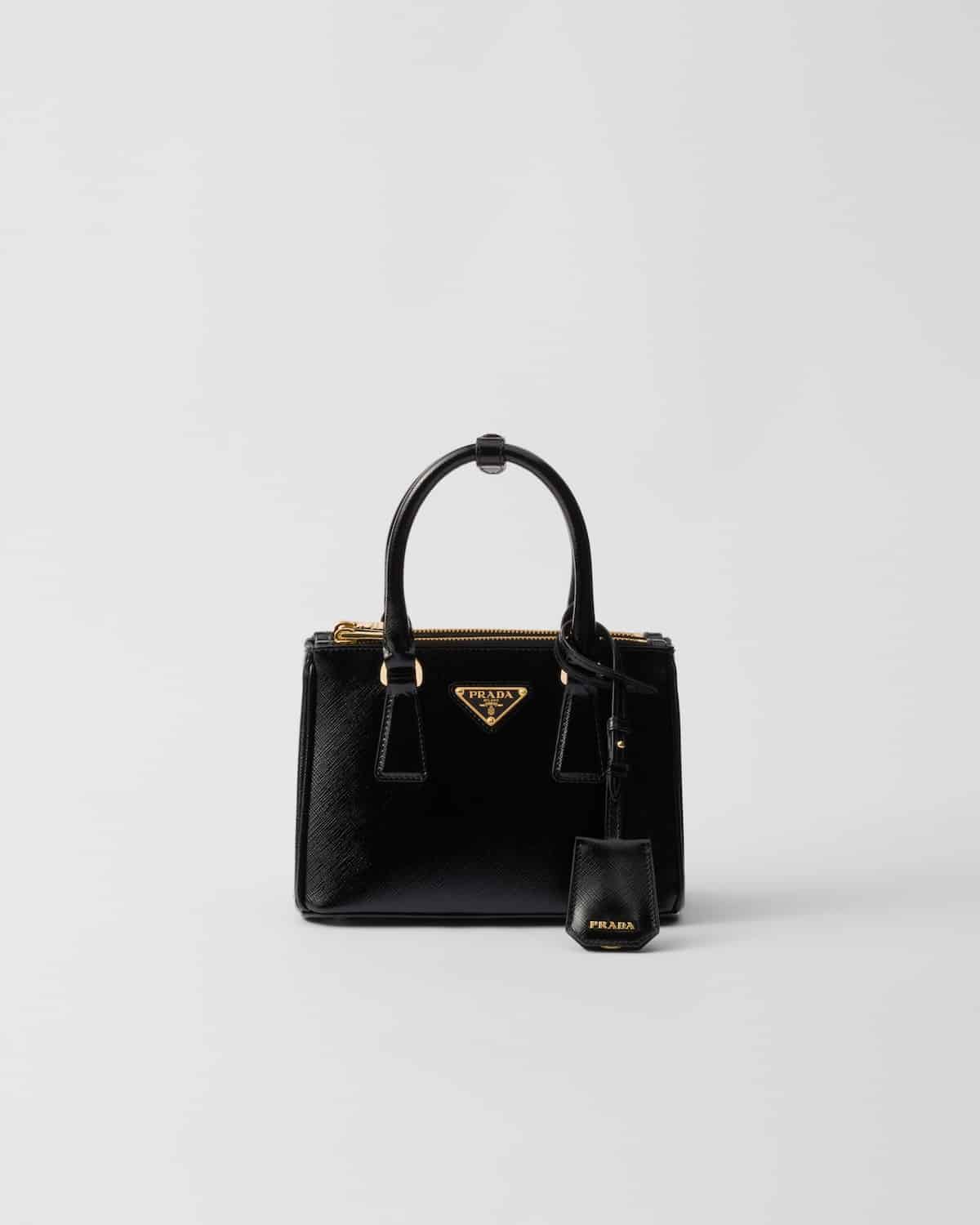 Mini sac Galleria cuir Saffiano verni noir Prada-influensse