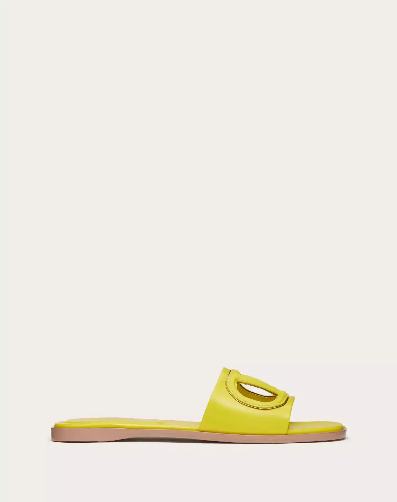 Claquettes Vlogo cuir amande ajouré cedar yellow Valentino-influensse