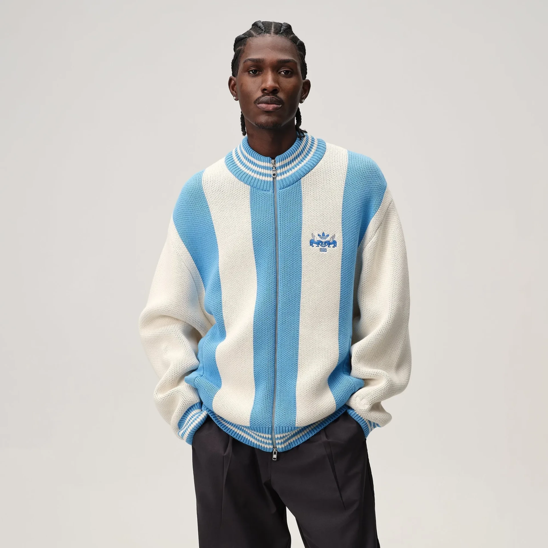 Veste football Wyona tricot bleu blanc Kith x Adidas-influensse