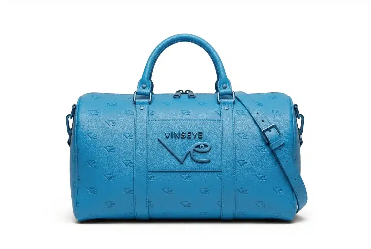 Sac de voyage logo embossé cuir grainé deep sky blue Vinseye-influensse